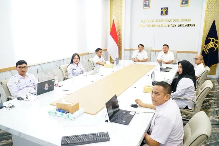 6 Pegawai Kanwil Kemenkum Sulsel Ikuti Ujian Penyesuaian Ijazah