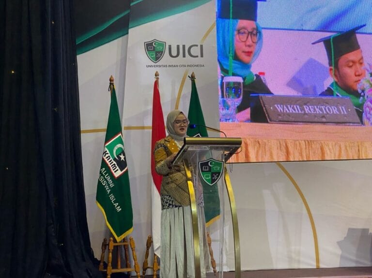 UICI Gelar Dies Natalis Ke 4 Dan Wisuda Perdana, LLDIKTI III Apresiasi!