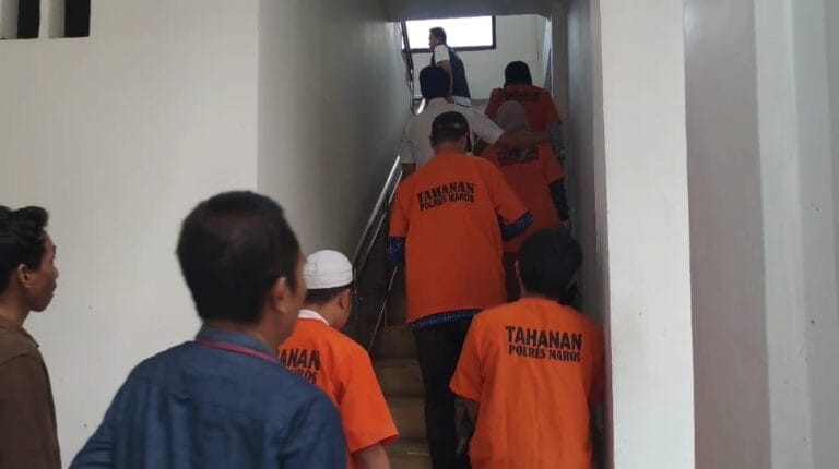 Kasus Korupsi Rehabilitasi Gedung Perpustakaan, Penyidik Tipidkor Reskrim Polres Maros Serahkan Tersangka Ke JPU