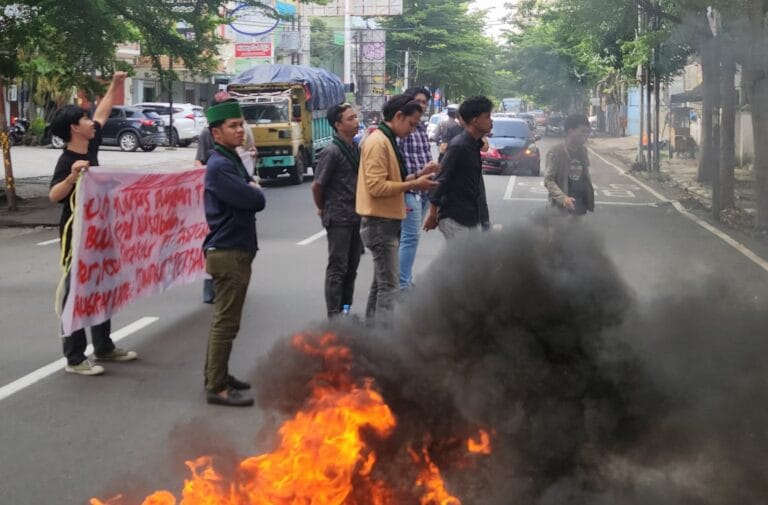 Kembali Melakukan Aksi Jilid II, HmI Komisariat Hukum 45 : Semakin Kuat Dugaan Kami Adanya “Sindikat” Mafia Perbankan.