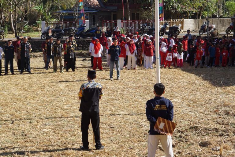 LSM GMBI MAROS MERIAHKAN HUT RI KE 81 UPACARA BERSAMA DAN BERBAGAI MACAM PERLOMBAAN